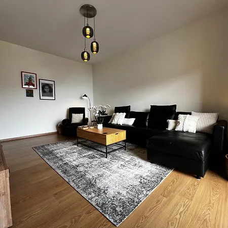 Modern Lakeview In *