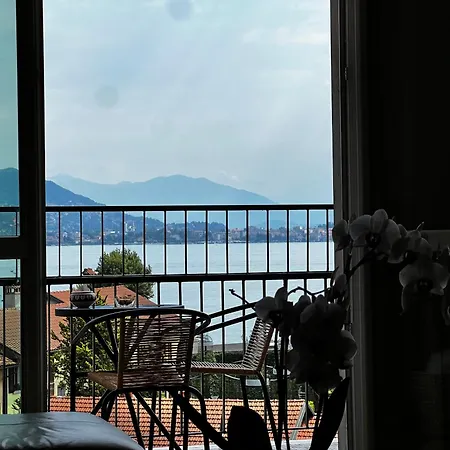 Modern Lakeview In Appartamento Baveno