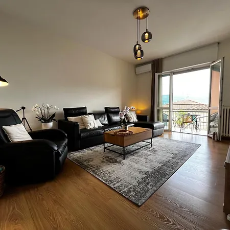 Modern Lakeview In Apartment